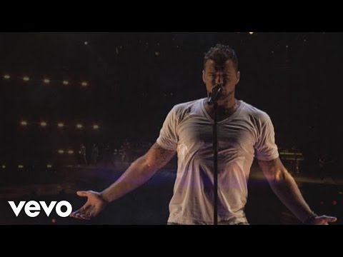 Ricky Martin – Vuelve (Live Black & White Tour)