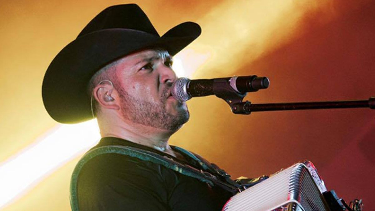 Cruz De Madera   Michael Salgado