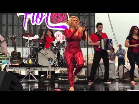 Stefani Montiel – Celos and Porque Soy Mujer – Fiesta De La Flor 2015