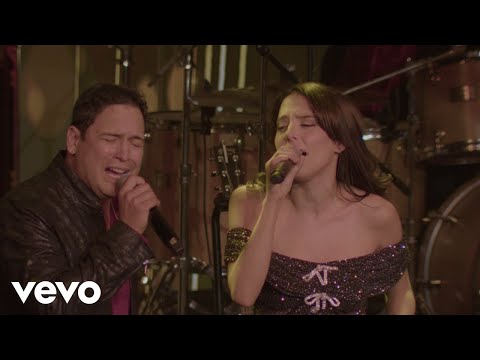 Bobby Pulido, Majo Aguilar – A Tu Lado (En Vivo)